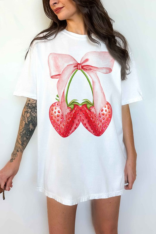 COQUETTE STRAWBERRY RIBBON OVERSIZED GRAPHIC TEE